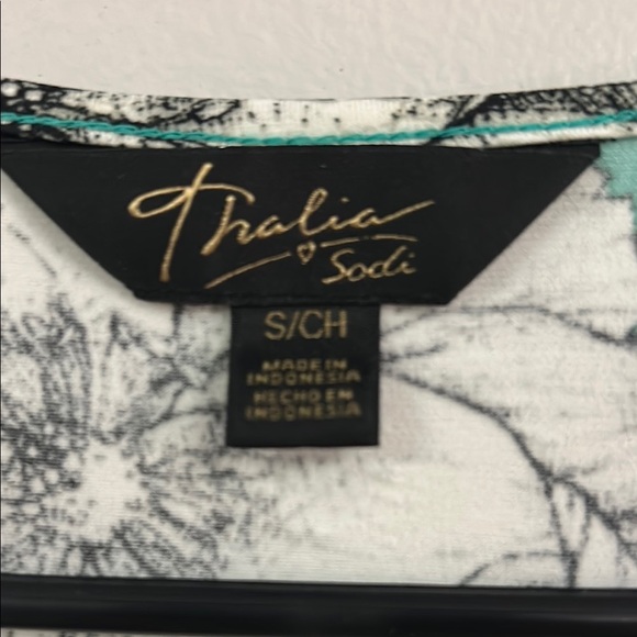 Floral Print Women's Top - Picture 2 of 4